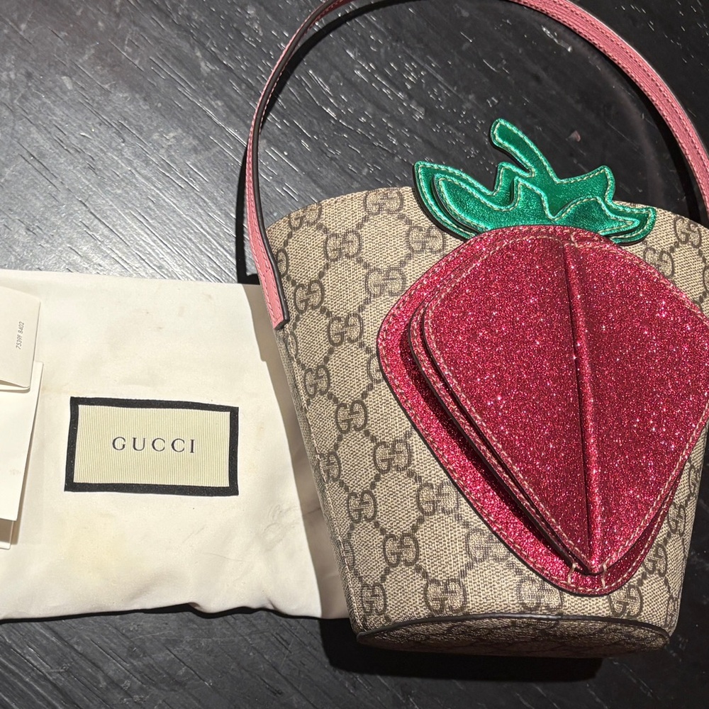 Authentic GUCCI GG Supreme Leather Strawberry Bucket Handbag